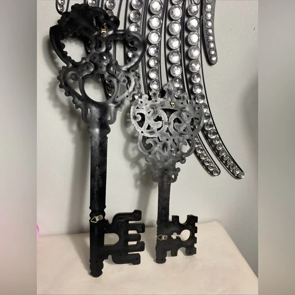 Set of Two MCM wall hanging skeleton keys decor Dart Industries 24” & 18” - Picture 7 of 9